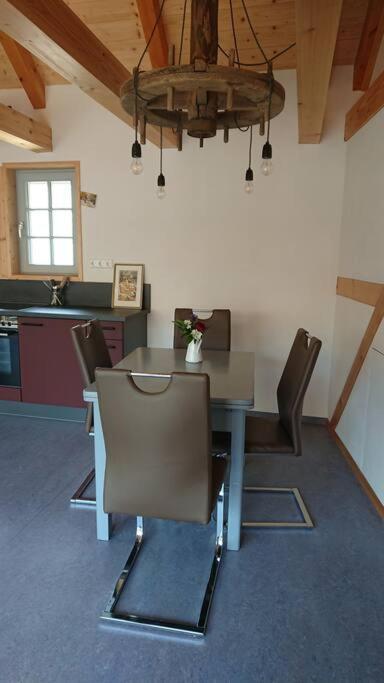 Mothsgut - moderne Ferienwohnung auf dem Bauernhof im Erzgebirge Oelsnitz  Exterior foto